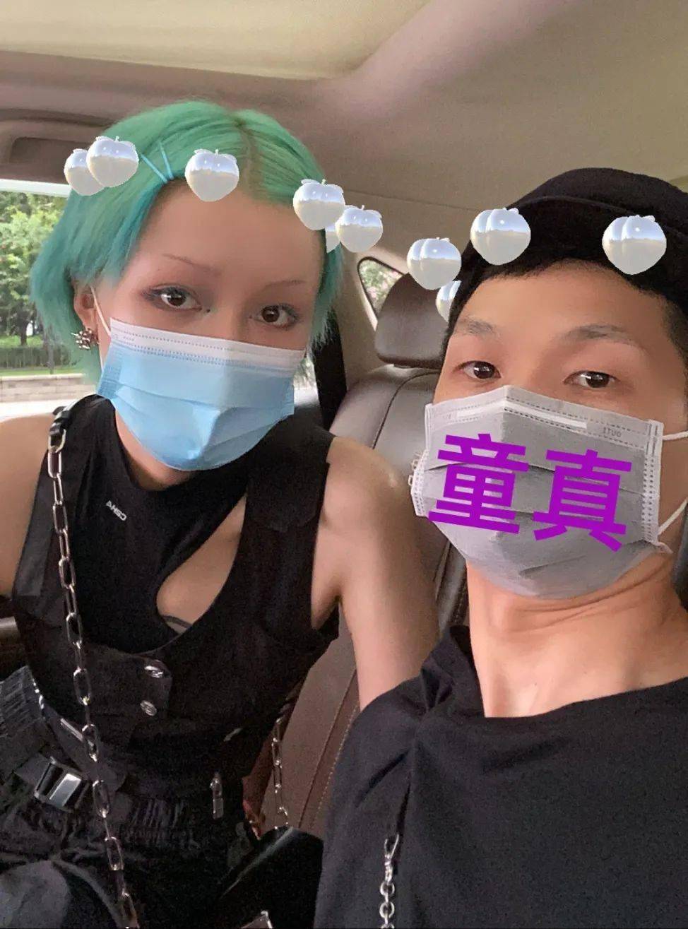 男朋友|情侣之间的新玩法？一起美甲、染发、护肤……