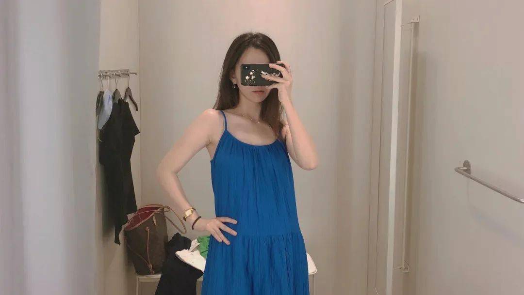 姨太|我在ZARA的打折区，淘到一大波好看的连衣裙！