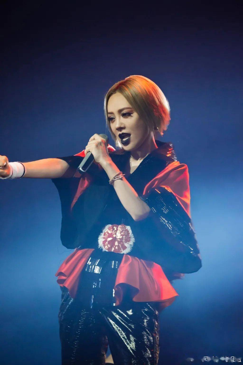 出圈|飒出圈的宁静妆，不是敢化是会化