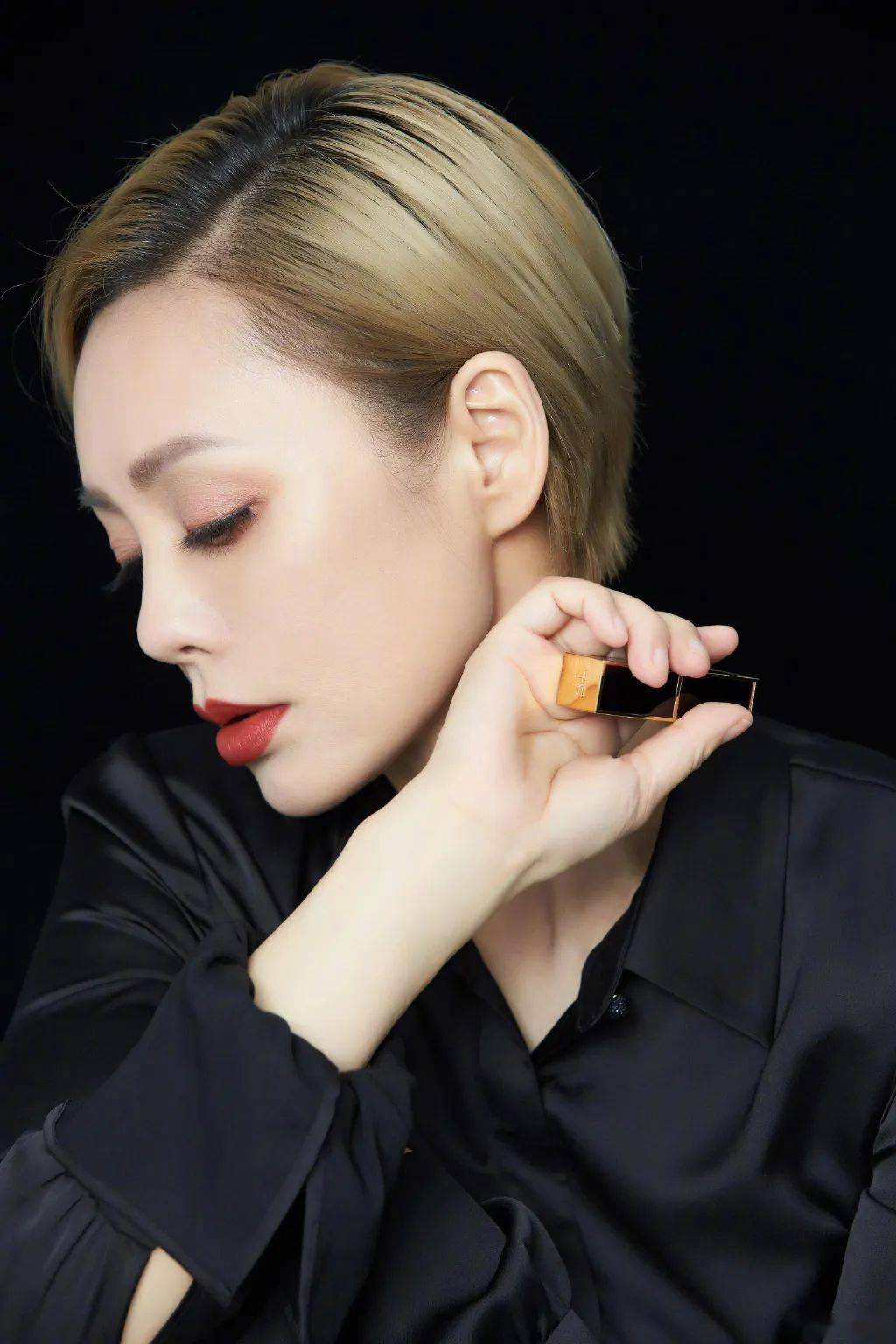 出圈|飒出圈的宁静妆，不是敢化是会化