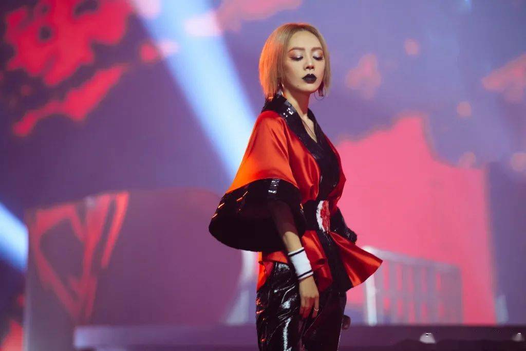 出圈|飒出圈的宁静妆，不是敢化是会化