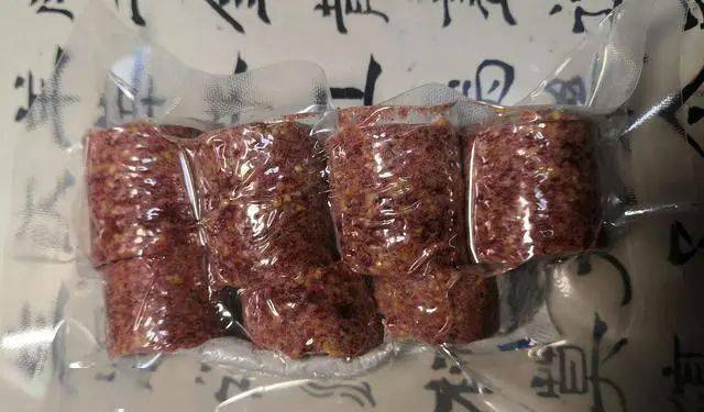 饵料|加点蚯蚓土，比买的饵料更好用自制饼饵全过程解密