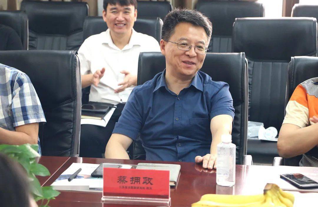 南京钢铁集团市场部部长张秋生,江苏富实数据研究院院长蔡拥政分别
