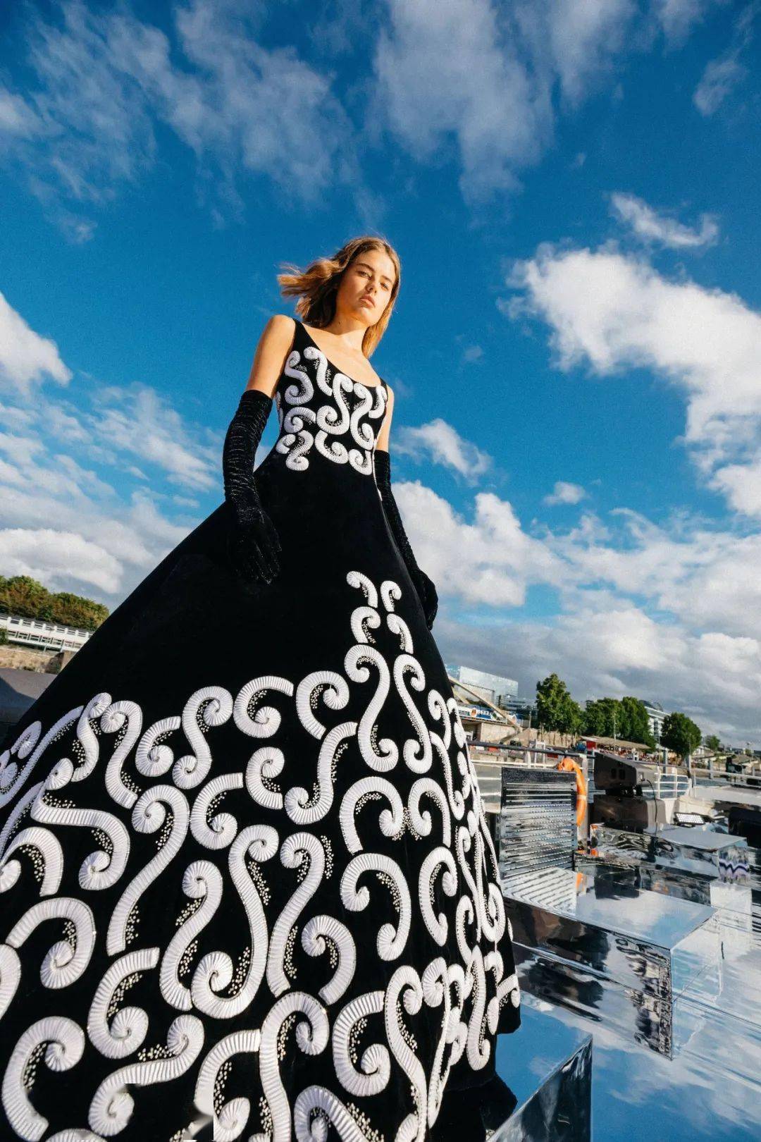 时装周|负重而行的巴黎高定时装周,怎么做才能逆天改命?