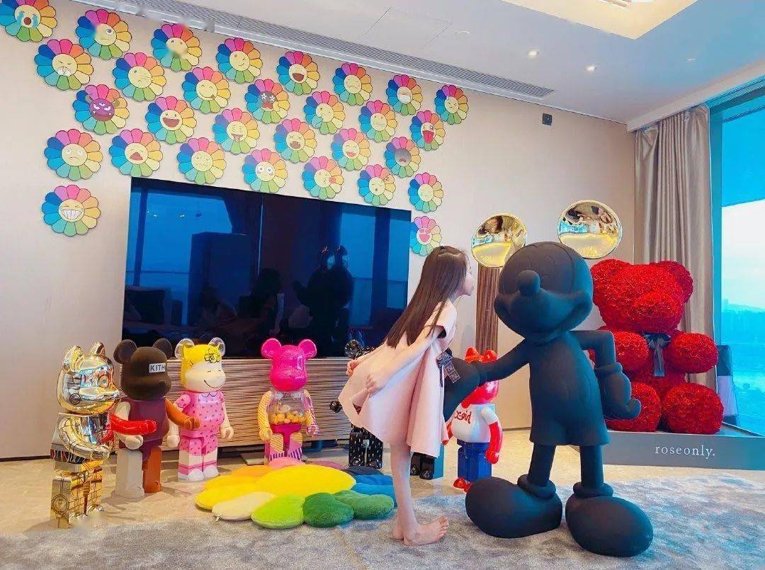 2次嫁巨富成帝都名媛,这些料看完老公会离婚吧?_郭紫欣