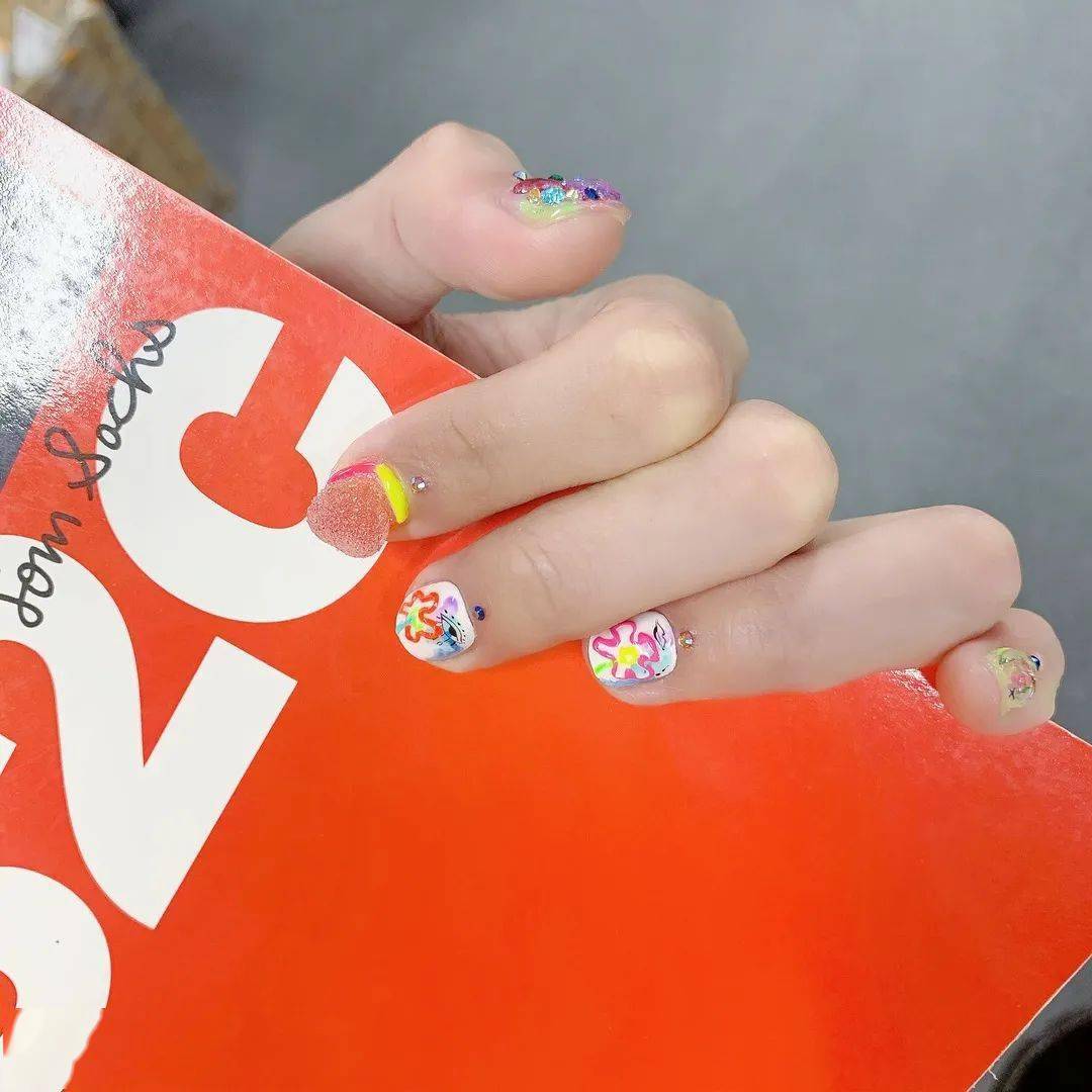 指甲|不再迷恋BLACKPINK的美甲， 我已亲自安排上3D美甲！