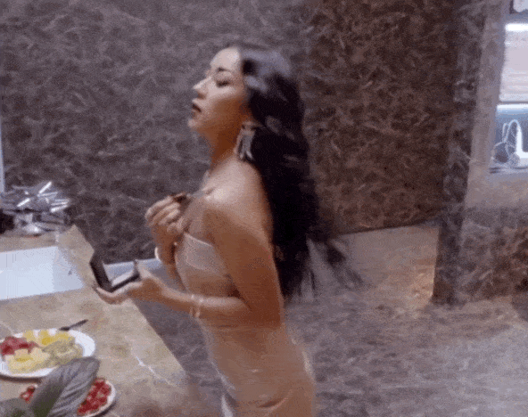 人间|别不信，绮绮子“人间鹦鹉妆”，一画年轻5岁！