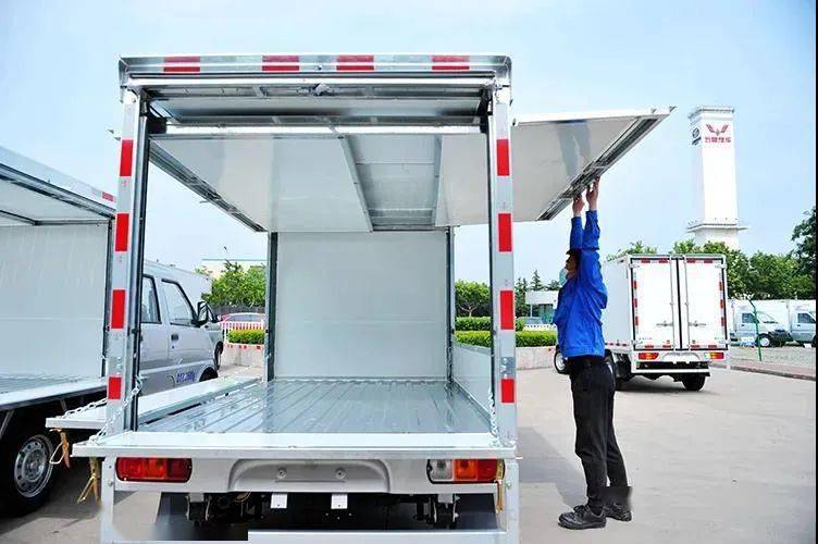 口罩|被嘲“不务正业”，却低调捐出上亿！“骚”到出圈的霸道总裁，凭什么被央视爆赞？