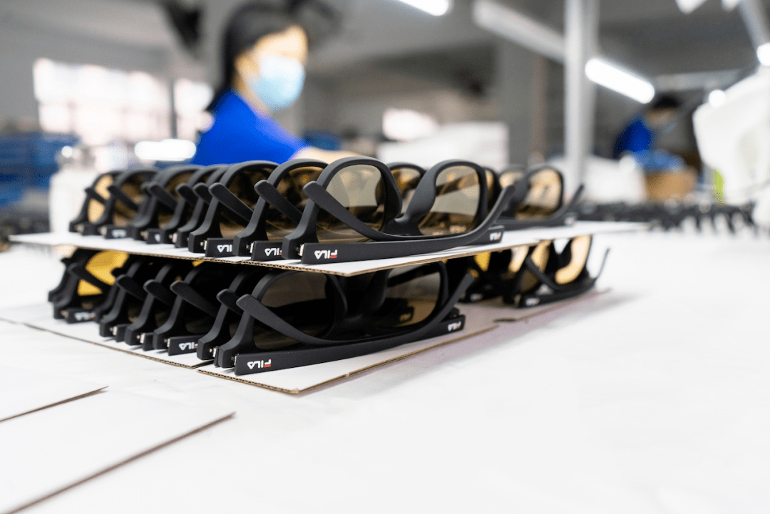 logo|中国代工厂的尴尬：100块的墨镜，贴上logo，售价翻10倍