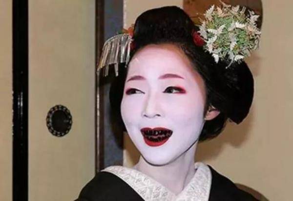 牙齿|古人为了变美，连蚯蚓、蚂蟥都往头上抹......