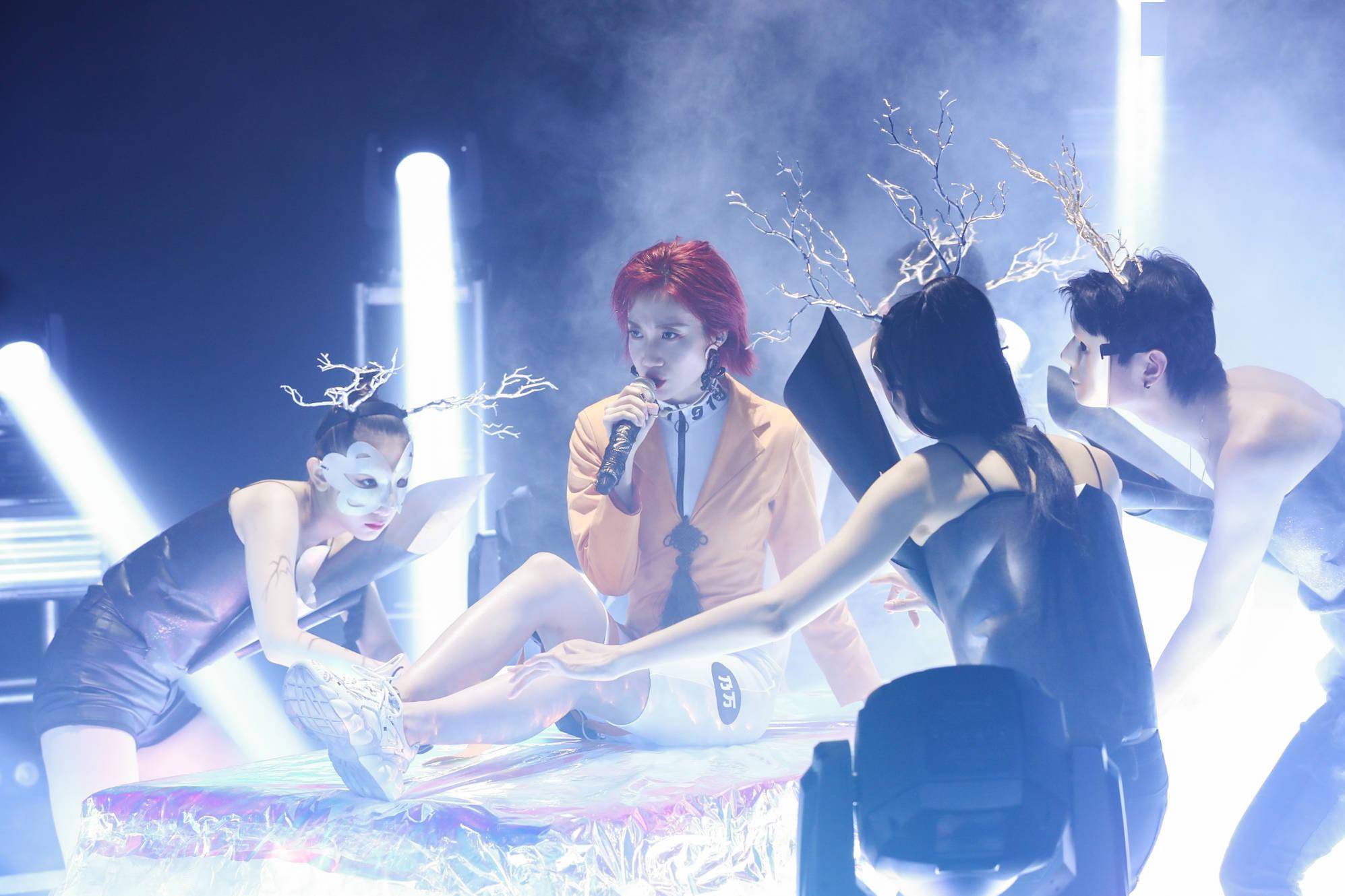 个唱|乃万：从“青你2”到开在线个唱，我有传说中的业务能力了