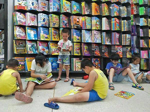 下架|《米小圈上学记》在部分地区下架，知名儿童读物为何被拉黑？