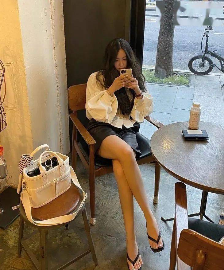 Rootote|王漫妮的通勤包一大摞，这随性帆布袋最靠谱