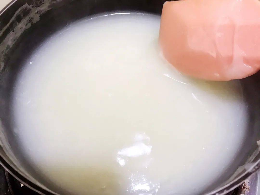 四川人的「解暑三寶」之一，1勺粉1勺糖，煮一煮放涼就能吃 熱愛美食 第7张