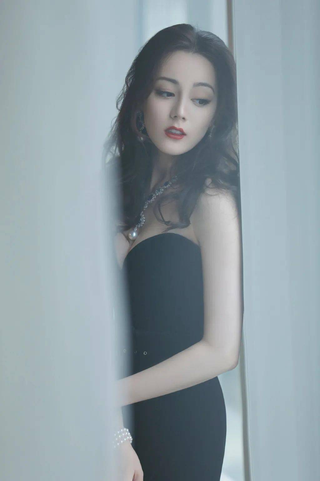 hold|烈日当头,杨幂 赵丽颖 佘诗曼靠什么hold住夏日绝色妆容?