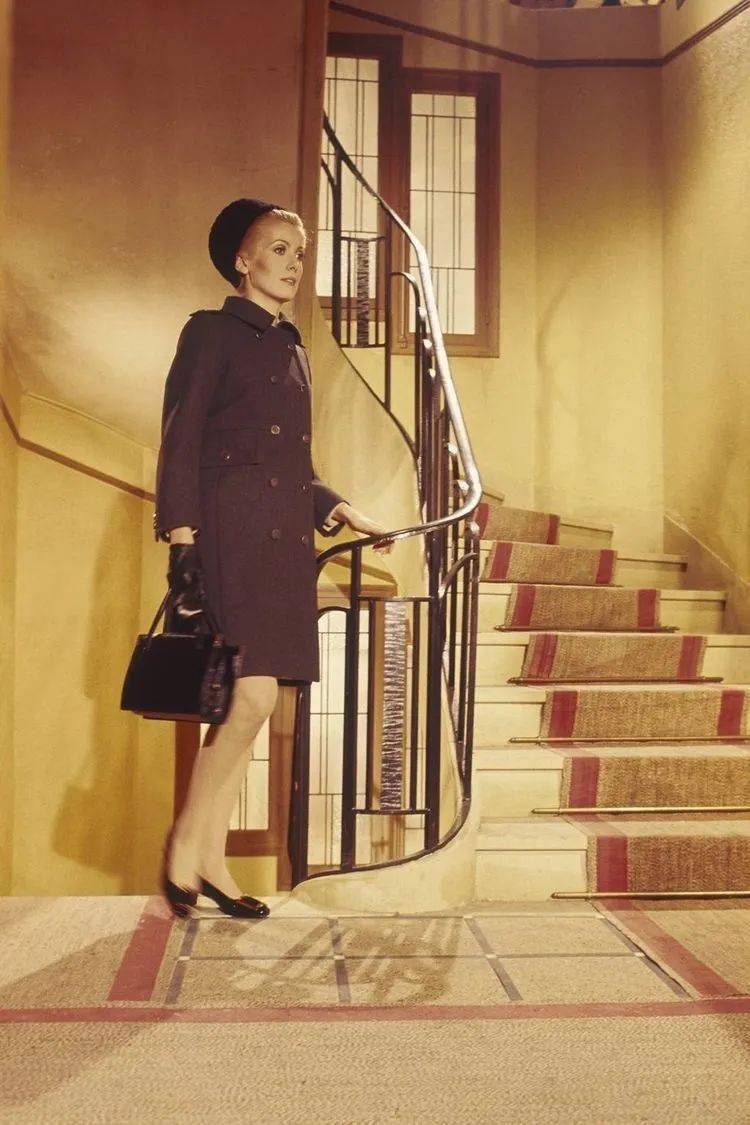 Roger|骨灰级经典Roger Vivier方扣鞋，又出了绝美新款！