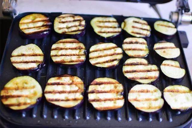 烧烤店|好吃不油腻,上桌就秒光,6斤都不够吃茄子这样做真是太香了