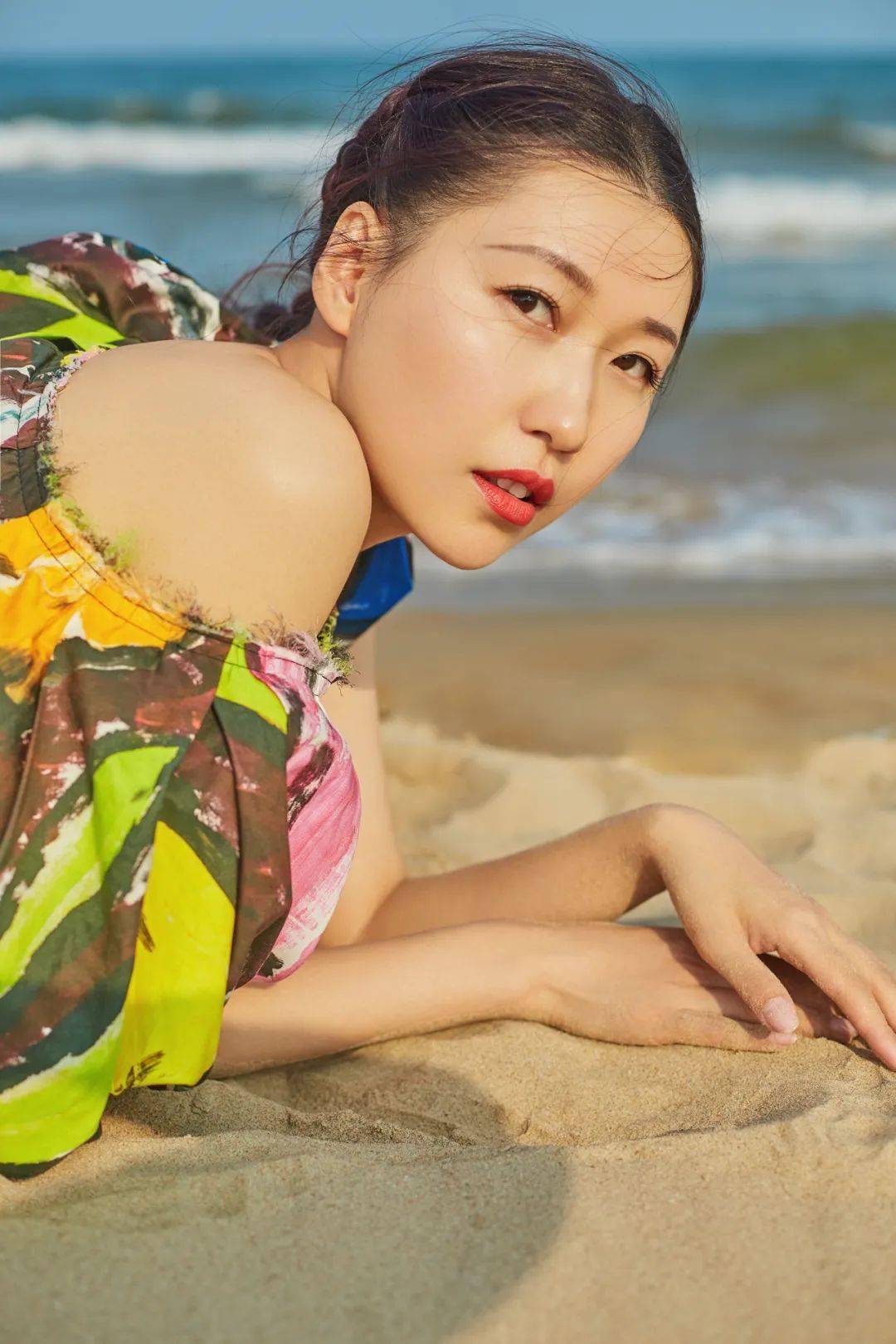 hold|烈日当头,杨幂 赵丽颖 佘诗曼靠什么hold住夏日绝色妆容?