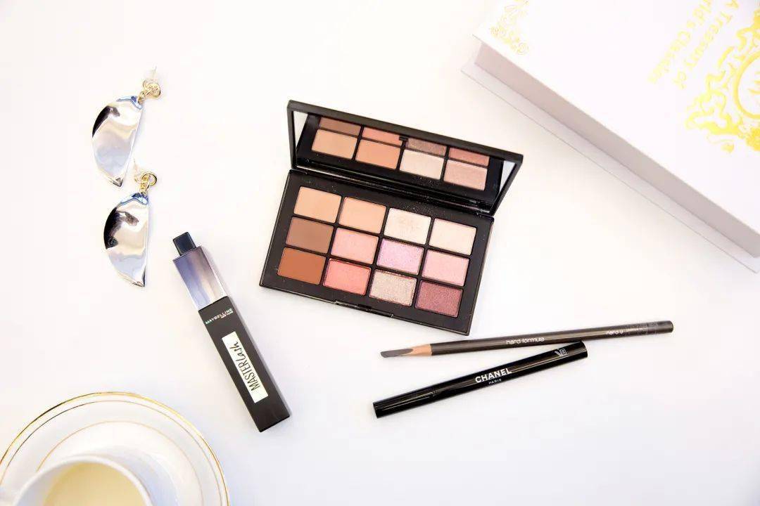 魔都|装妆样子 | 启动冷艳模式，「魔都A姐」横空出世！