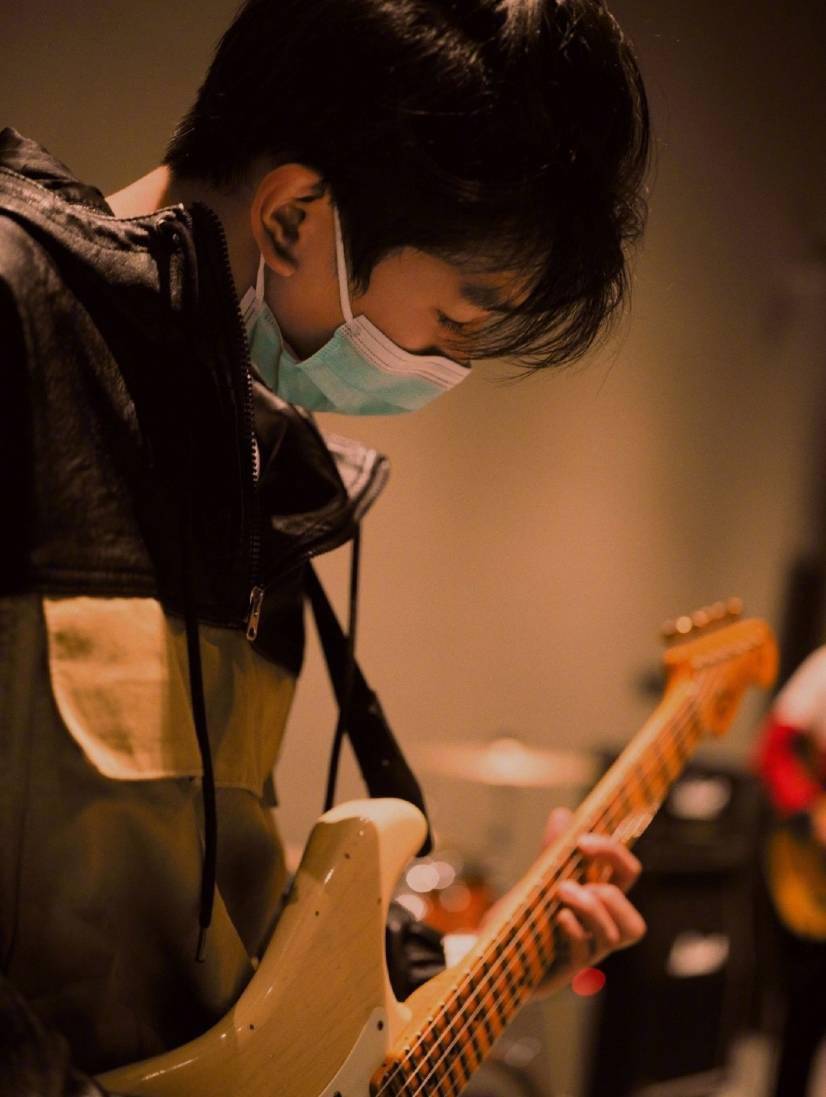 王源绿洲更新练习照 一起用音乐传递情感