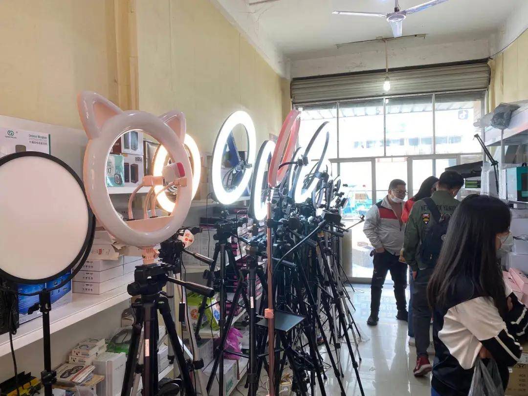 直播|主播厮杀难淘金，厂商“卖水”有红利