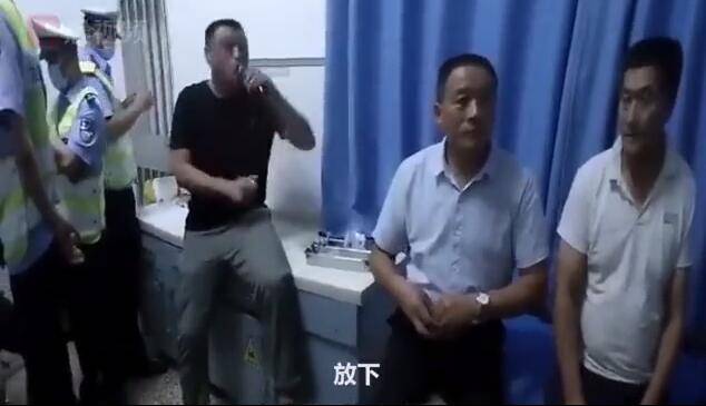 消毒|男子酒驾被查 医院抽血时竟拿起碘伏“续杯”