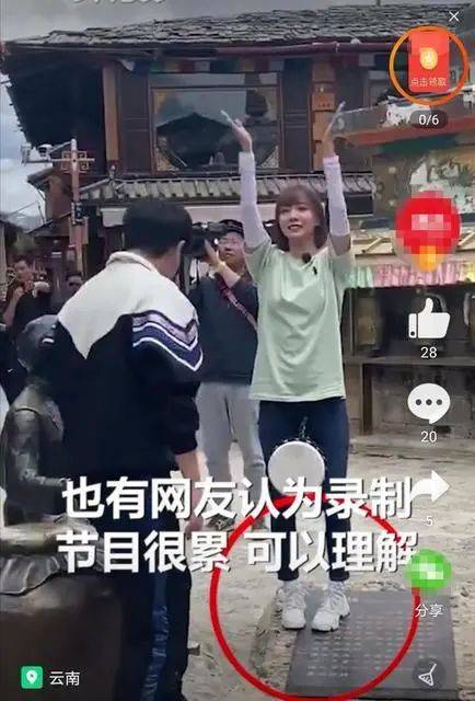 郭京飞|知名艺人古城内坐雕塑踩石碑，网友吵翻了！当地最新回应