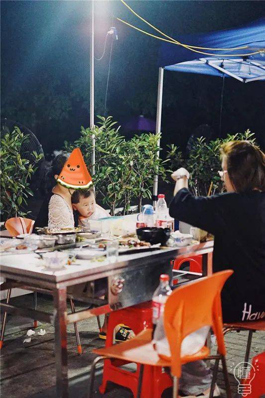 烧烤|才有夏天快乐味道！挤满人的“堕落街”夜排档