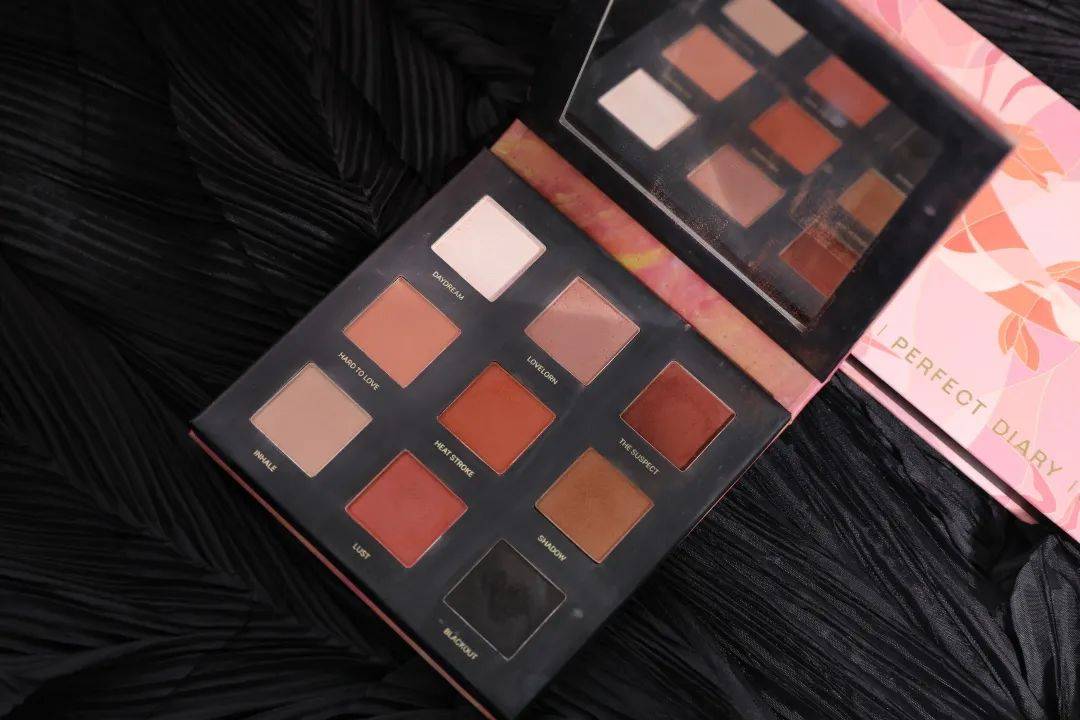 日记|完美日记系列眼影评测 | 真的不知道为啥锦鲤盘能这么火?