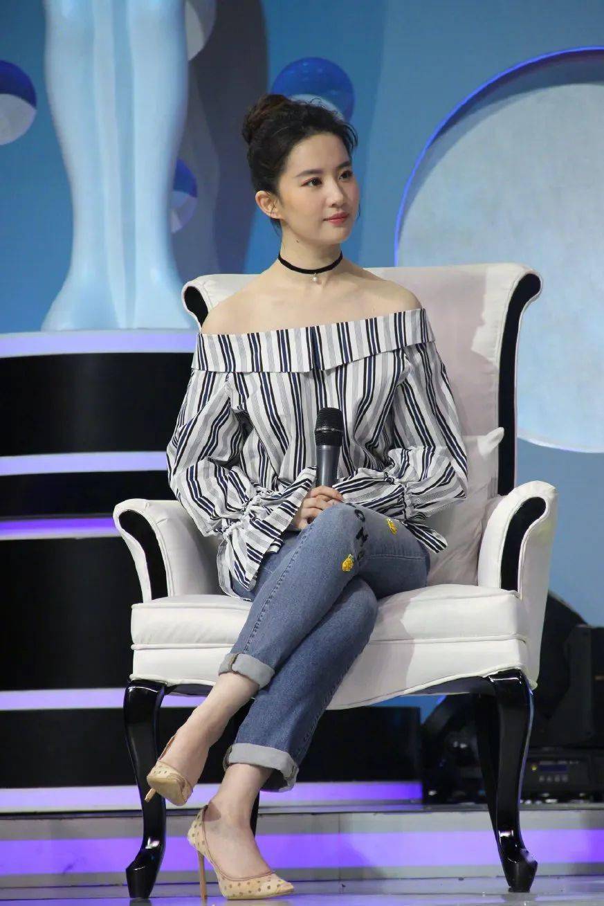 垫肩|四千年一见美女鞠婧祎的“小心机”，也太会了吧！！！