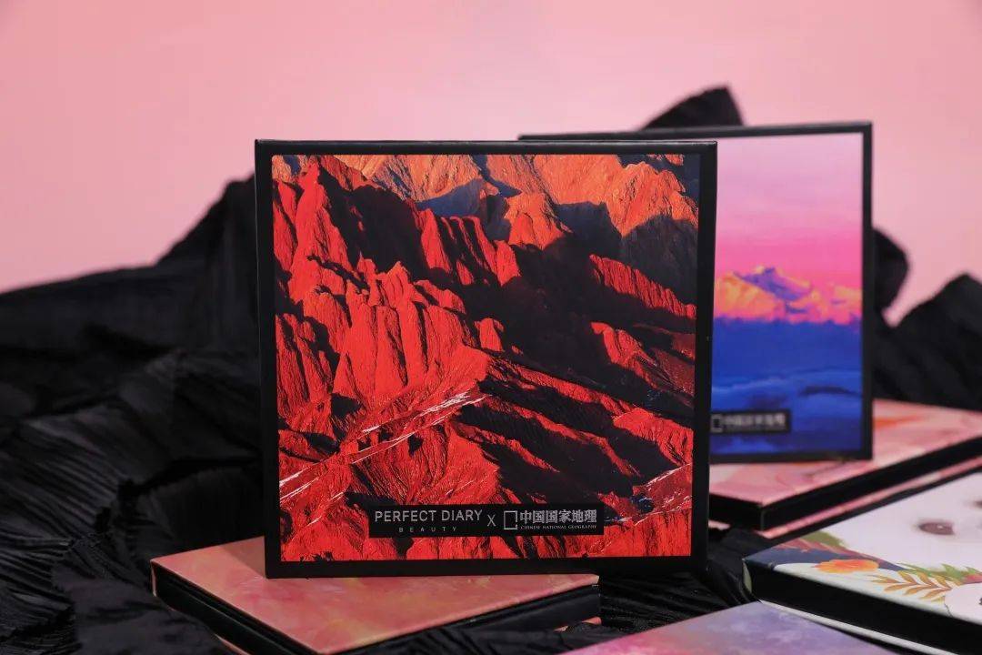 日记|完美日记系列眼影评测 | 真的不知道为啥锦鲤盘能这么火?