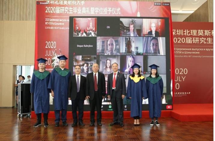 中俄|深北莫硕士研究生毕业典礼上，校长邀未到场学子任意一年参加典礼