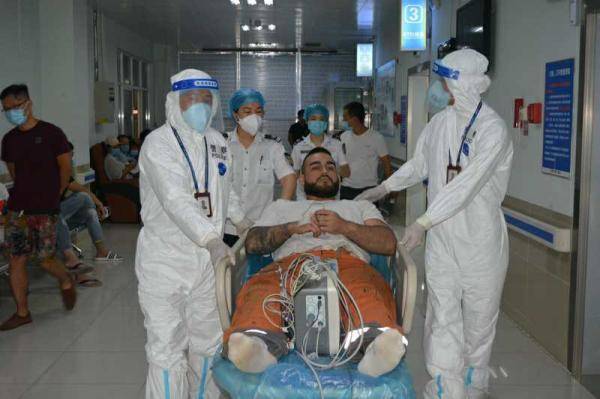 防控|三亚边检站开通“绿色通道”紧急救助外籍患病船员