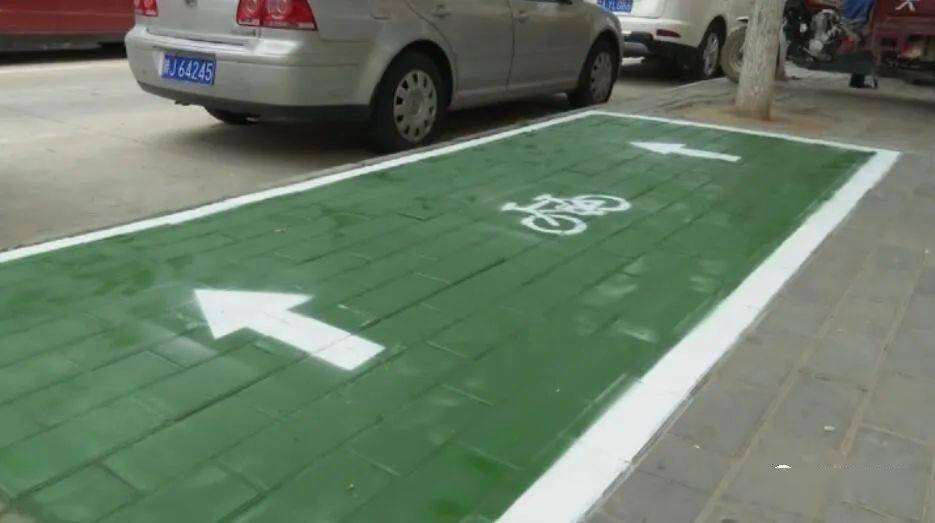 城区新增420余处共享电动自行车停车位