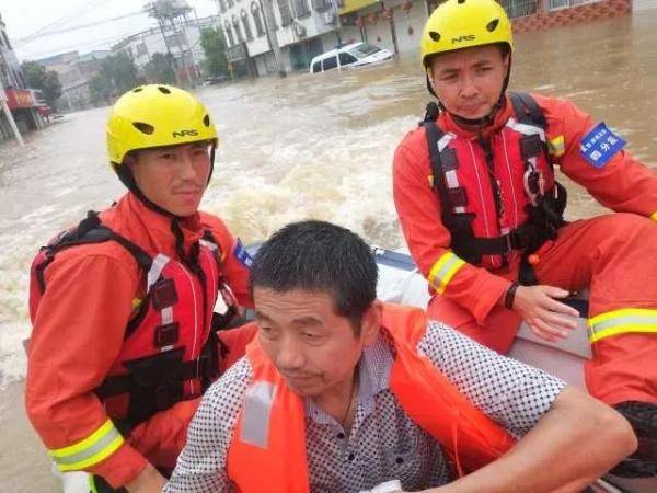 洪水|致敬丨安徽抗洪一线，这位宁夏消防员挺身而出！