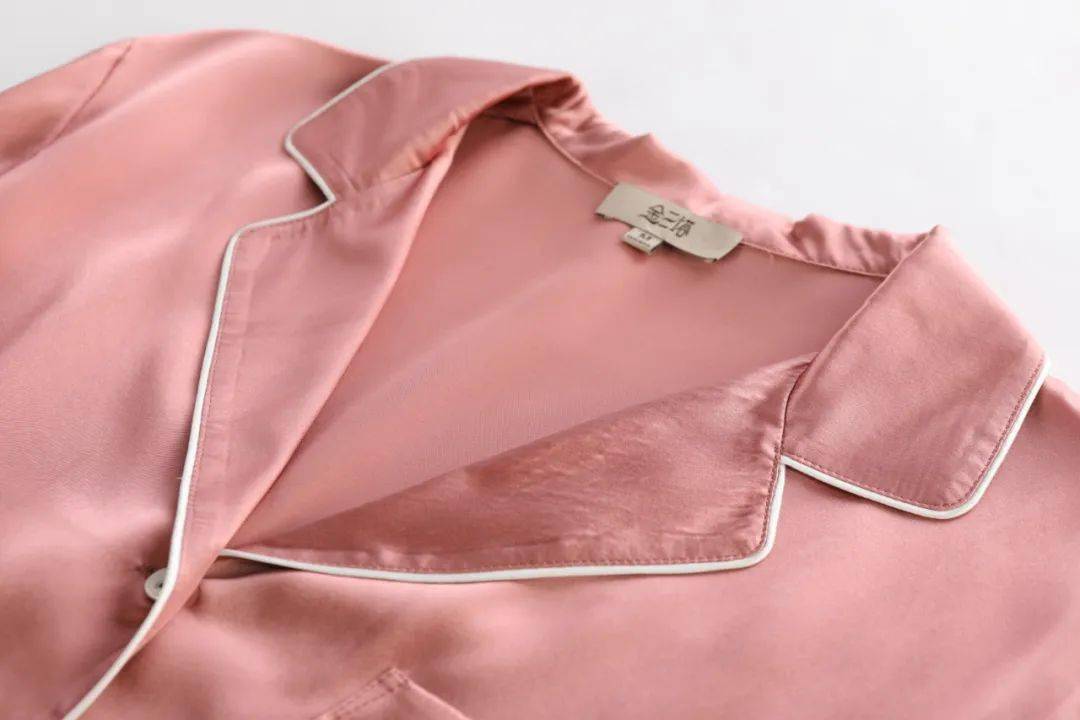 文能当|文能当睡衣，武能作外套，它是时尚界的万能单品 | 百匠优选