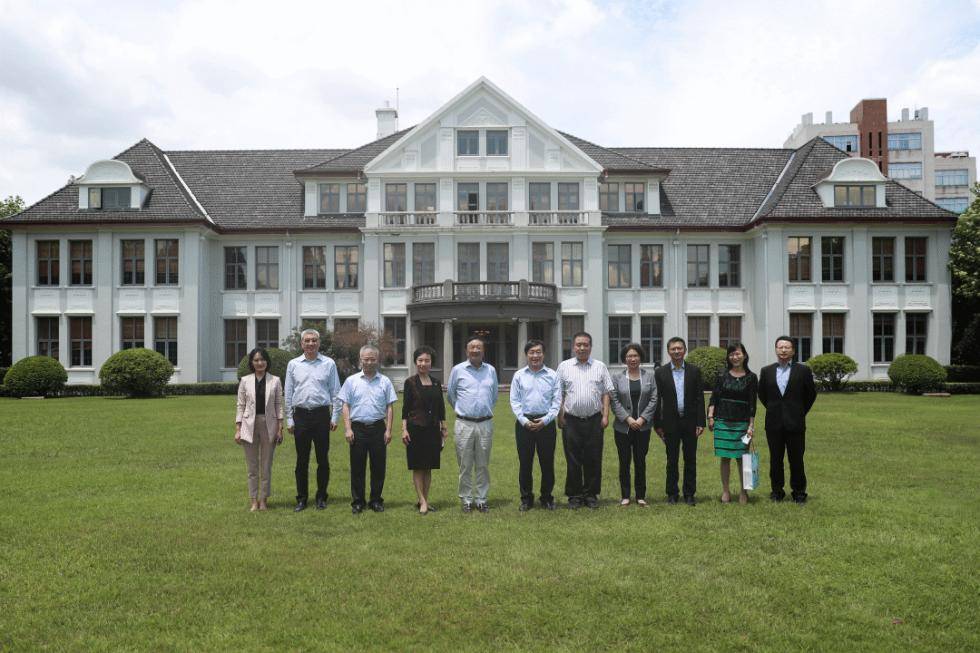 任正非|任正非三天连访沪苏四名校 谈了这些话题