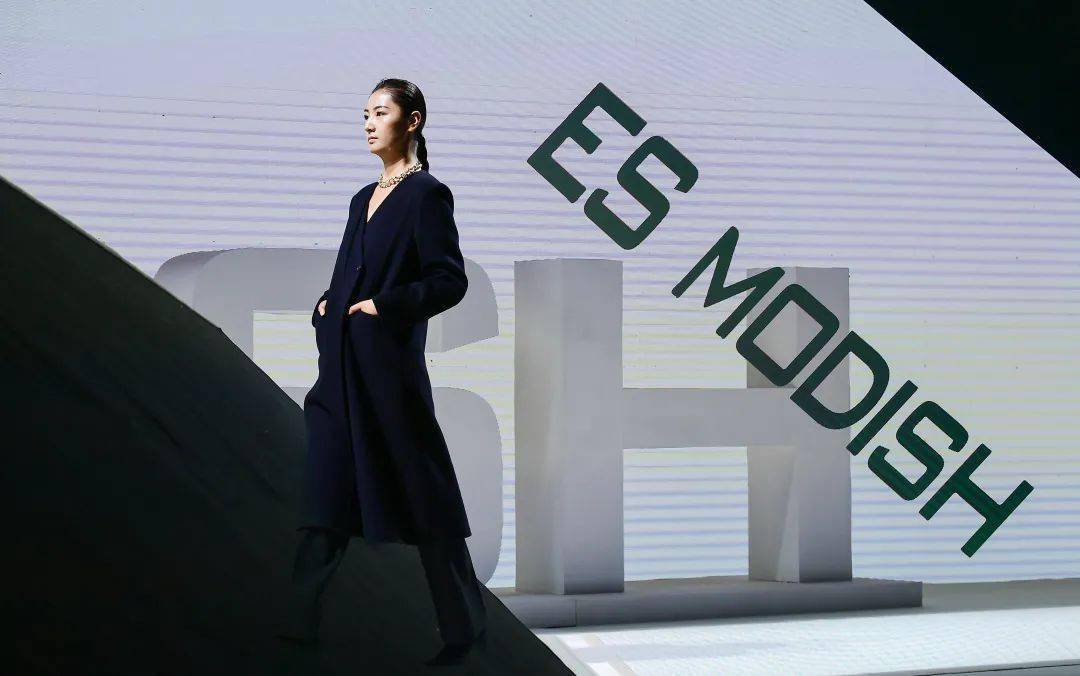 流转|ES MODISH 品牌专场秀 | 一手 · SUN IN SKY国际时尚周(暨SUN IN SKY第七届发布周)