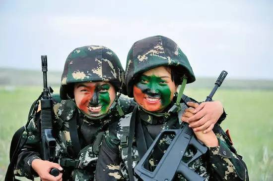 女兵|超燃、硬核、帅炸……致敬中国女兵！军旗有你更鲜艳