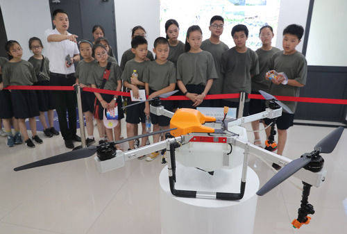 南通|江苏南通：走近无人机 感受新科技