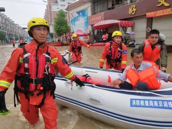 洪水|致敬丨安徽抗洪一线，这位宁夏消防员挺身而出！