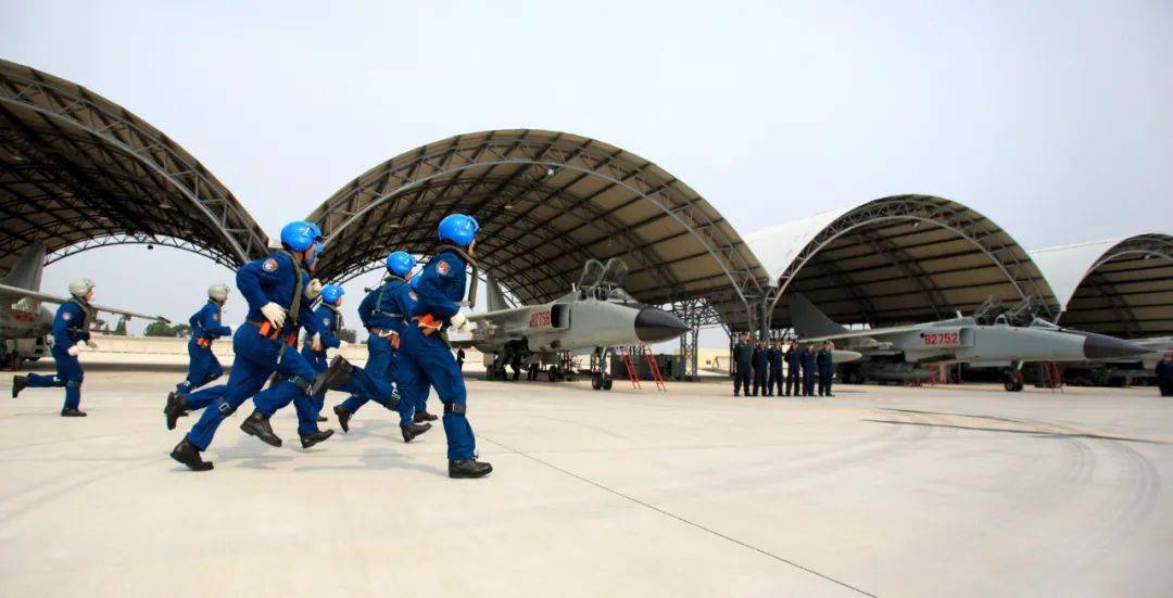 郝国英摄影(西沙作业 赵春光摄影(水天一色 郝延兵摄影(戍边卫国