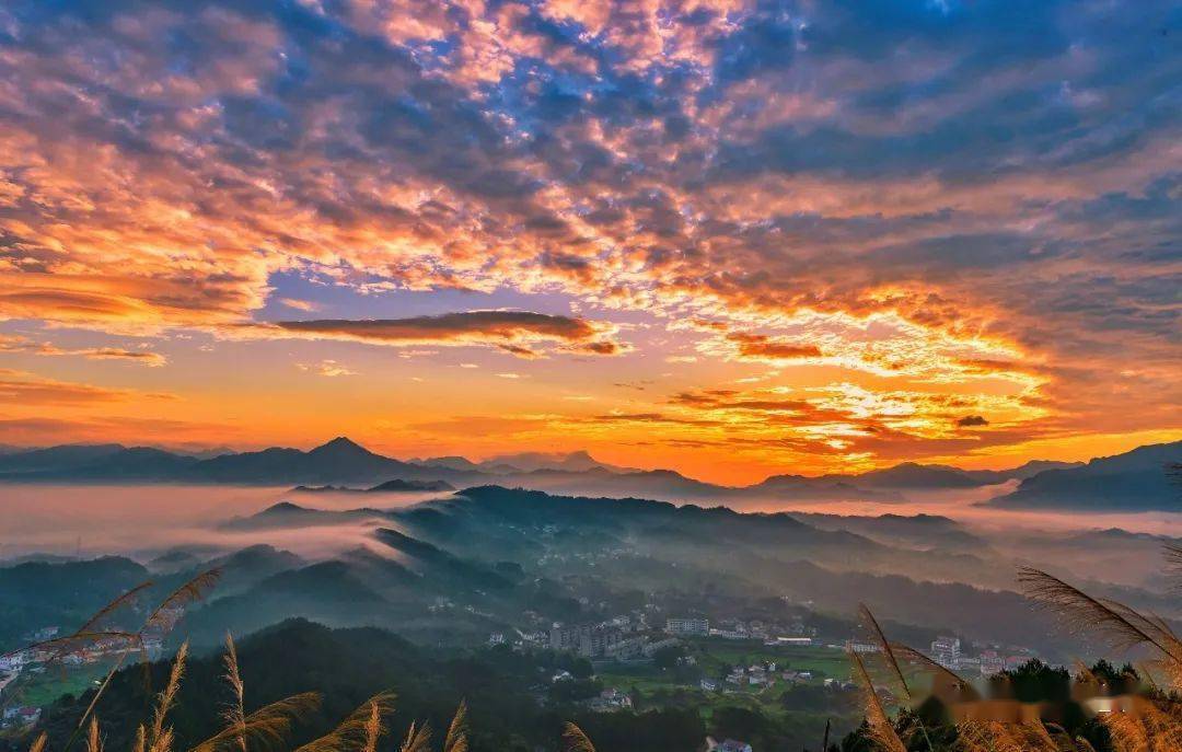 【组图】岳西夏日清晨有多美?这绚丽多姿的朝霞你看到了吗