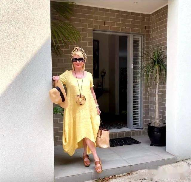 围巾|围巾绑头上是种什么时尚？60多岁老太太教这个居然有四十多万粉丝