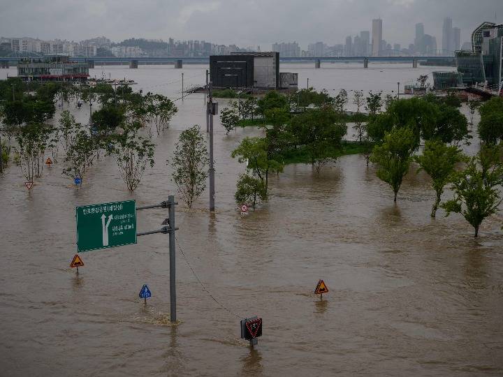 影响|韩国持续暴雨致死亡人数升至12人