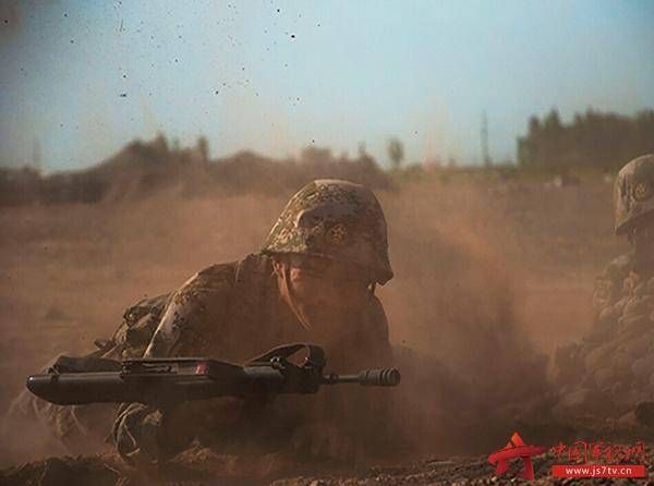 风沙|在大漠“吃土”、敷“风沙面膜”是怎样的体验？