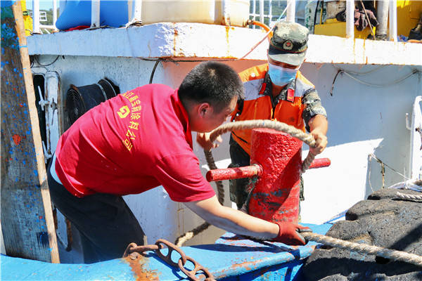 黑格|台风逼近 福州海警局帮助渔民防台