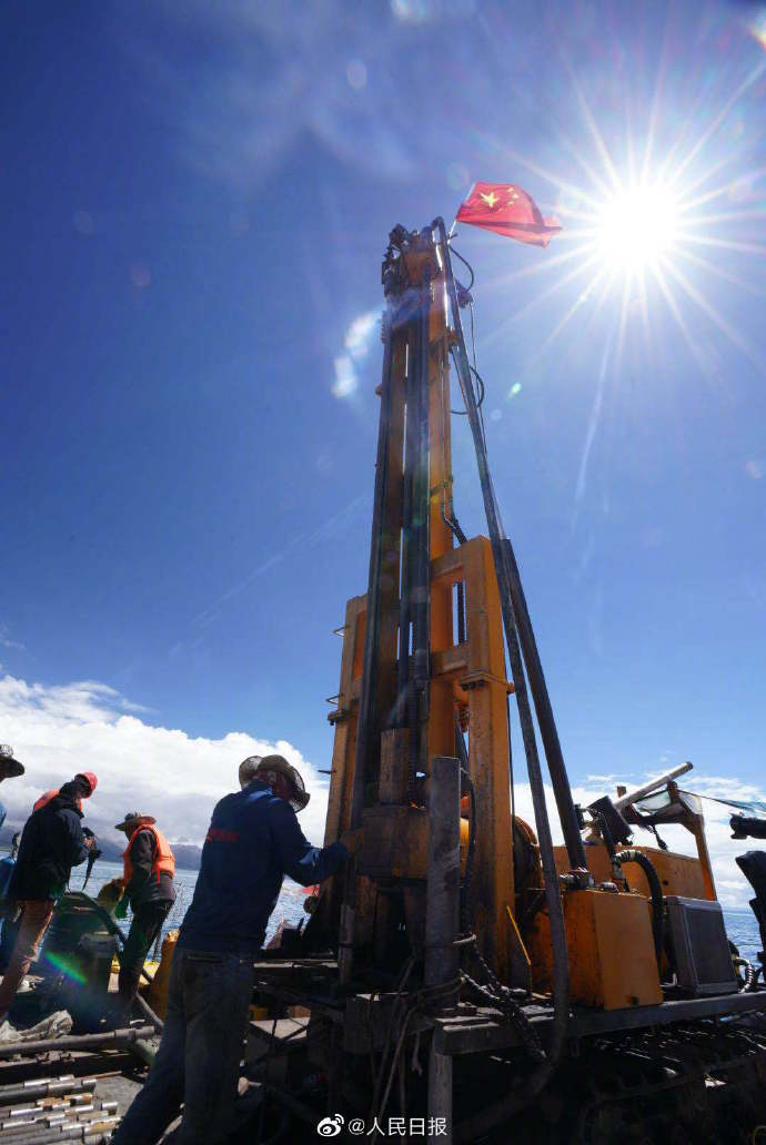 我国|中国成功钻取高原湖泊最长岩芯：获取岩芯长144.79米