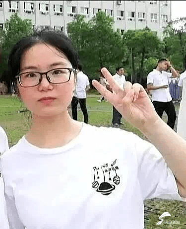 钟芳蓉|“考古圈团宠”实锤！各大博物馆献礼钟芳蓉 山东博物馆送书“应援“