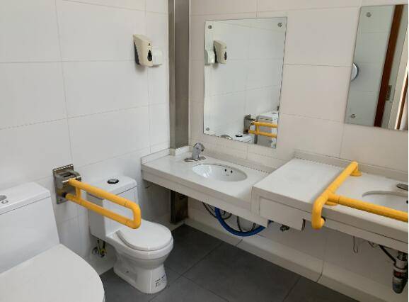 爬楼|腿脚不便上下楼咋办？东城区爬楼机上门服务，可电话预约